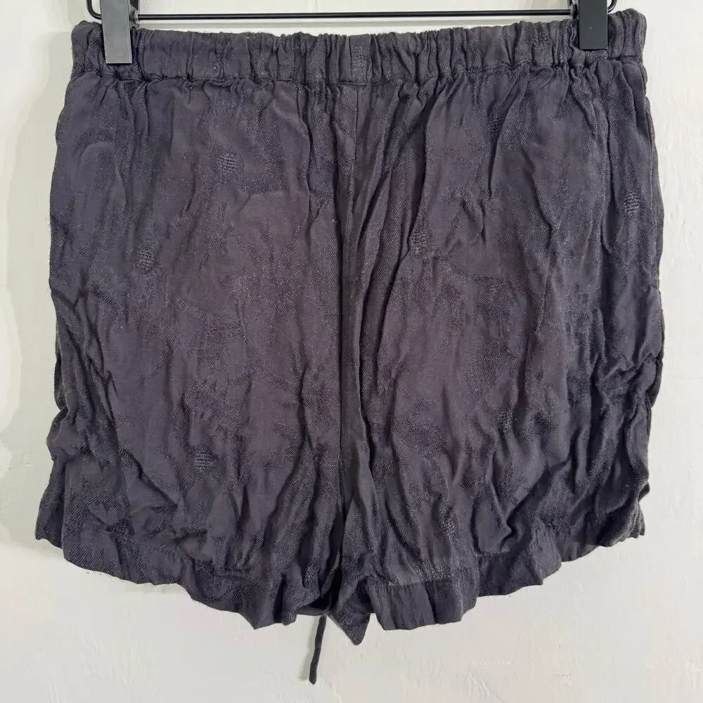 Amuse Society Gray Floral Inset Pattern Shorts Size XS